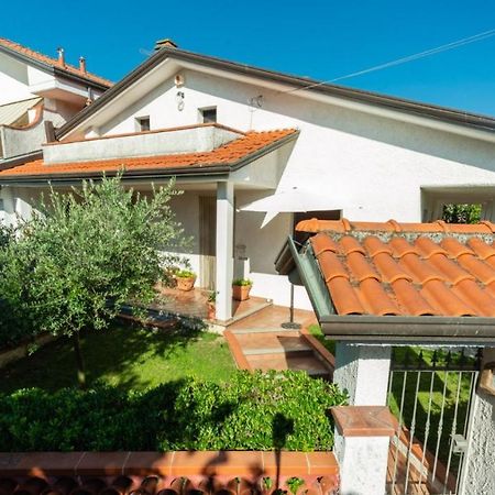 B&B Il Girasole Ortonovo ภายนอก รูปภาพ