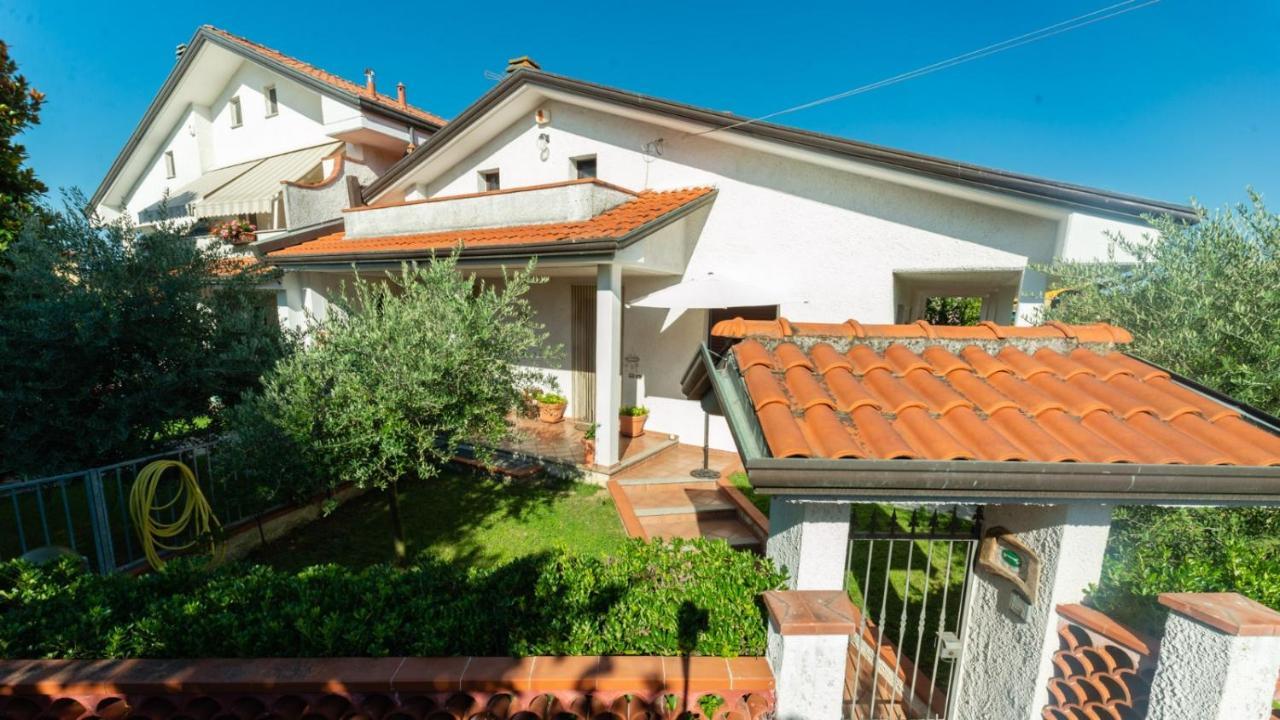 B&B Il Girasole Ortonovo ภายนอก รูปภาพ