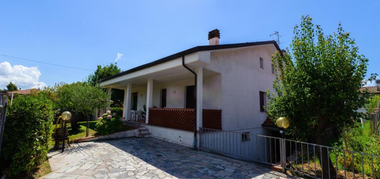 B&B Il Girasole Ortonovo ภายนอก รูปภาพ