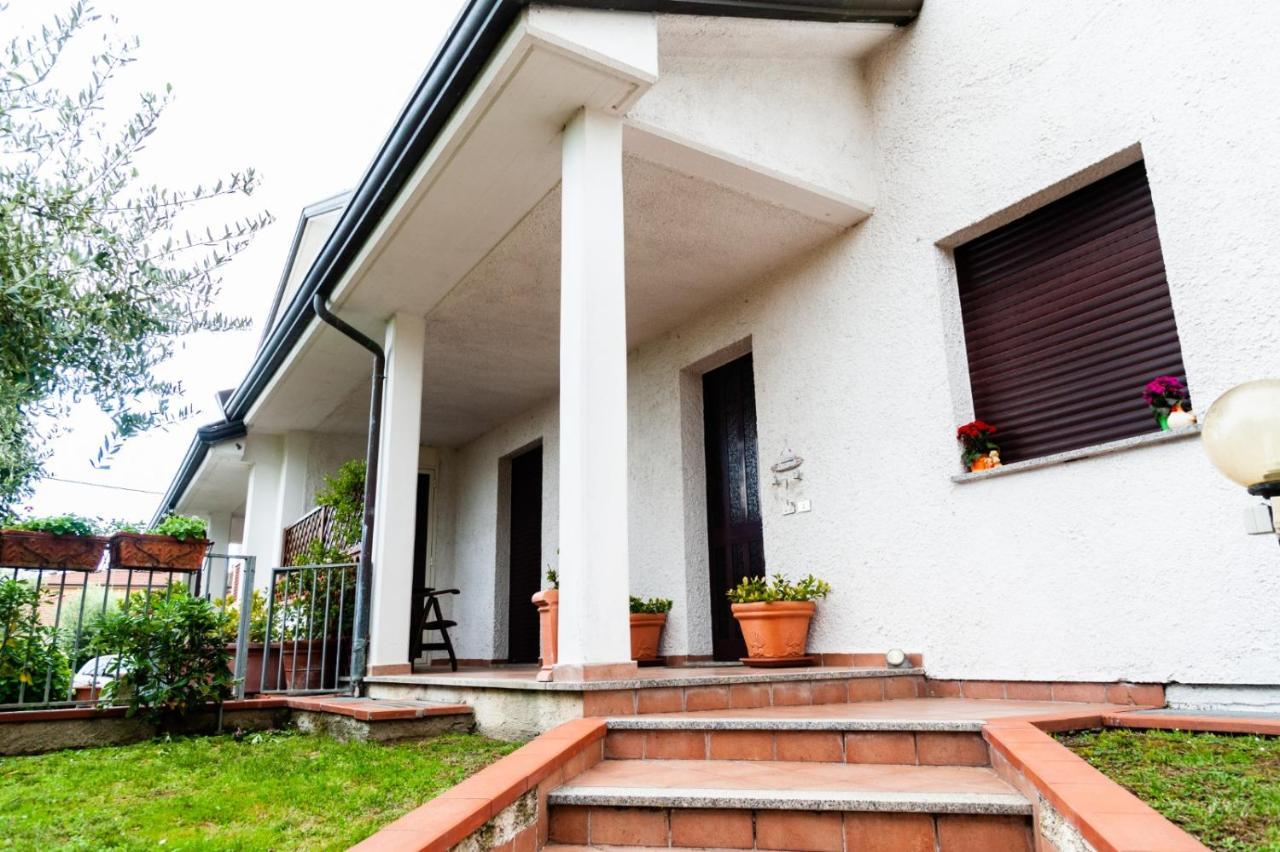 B&B Il Girasole Ortonovo ภายนอก รูปภาพ