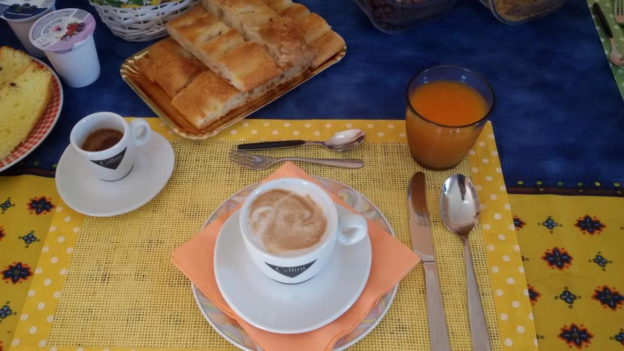 B&B Il Girasole Ortonovo ภายนอก รูปภาพ