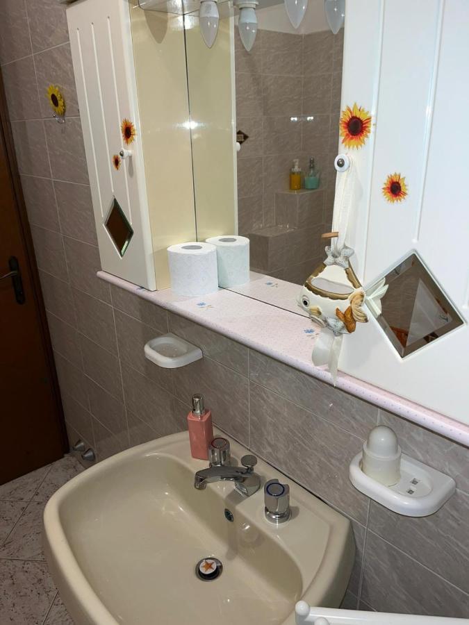B&B Il Girasole Ortonovo ภายนอก รูปภาพ