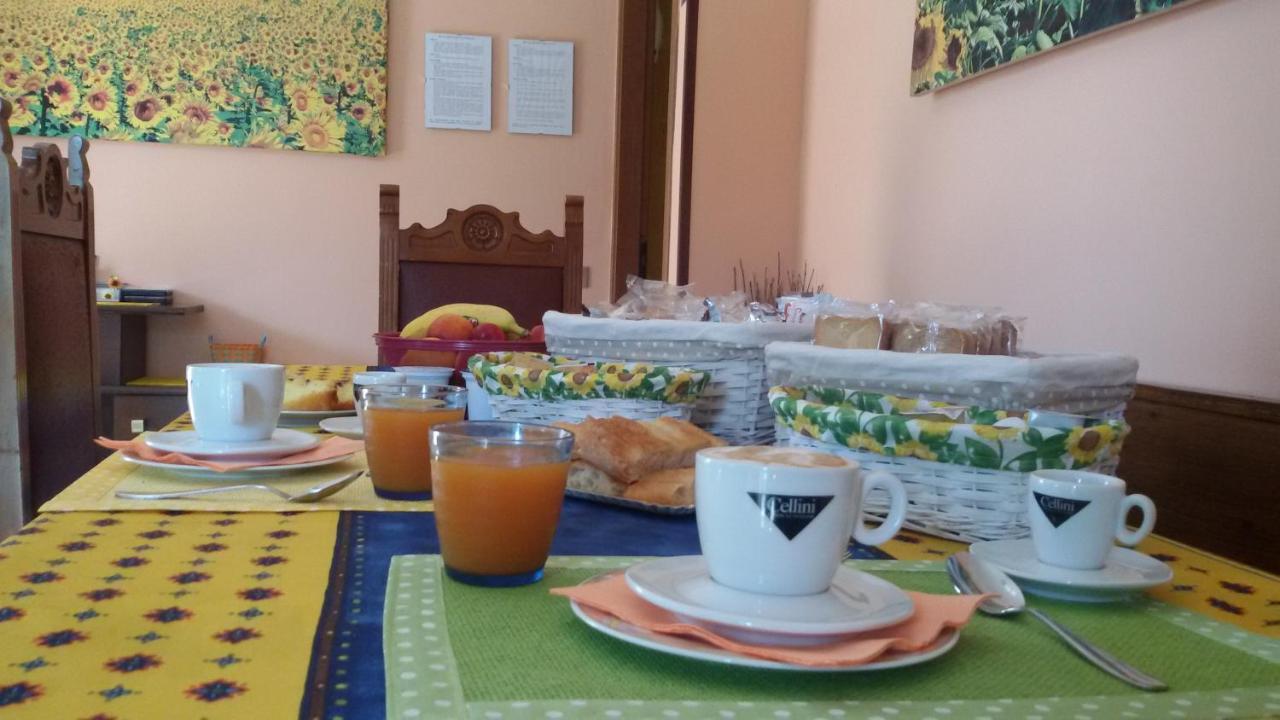 B&B Il Girasole Ortonovo ภายนอก รูปภาพ