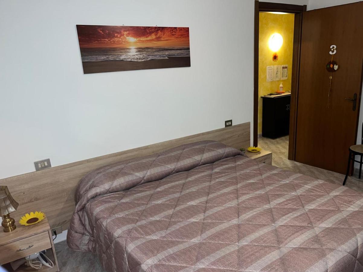 B&B Il Girasole Ortonovo ภายนอก รูปภาพ