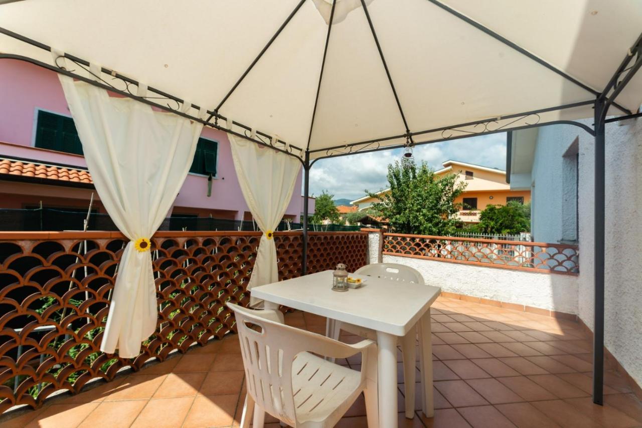 B&B Il Girasole Ortonovo ภายนอก รูปภาพ