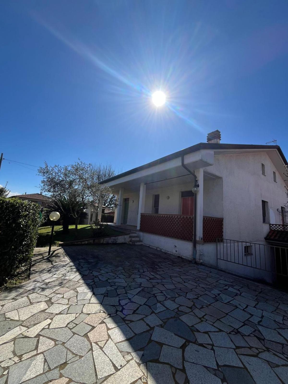 B&B Il Girasole Ortonovo ภายนอก รูปภาพ