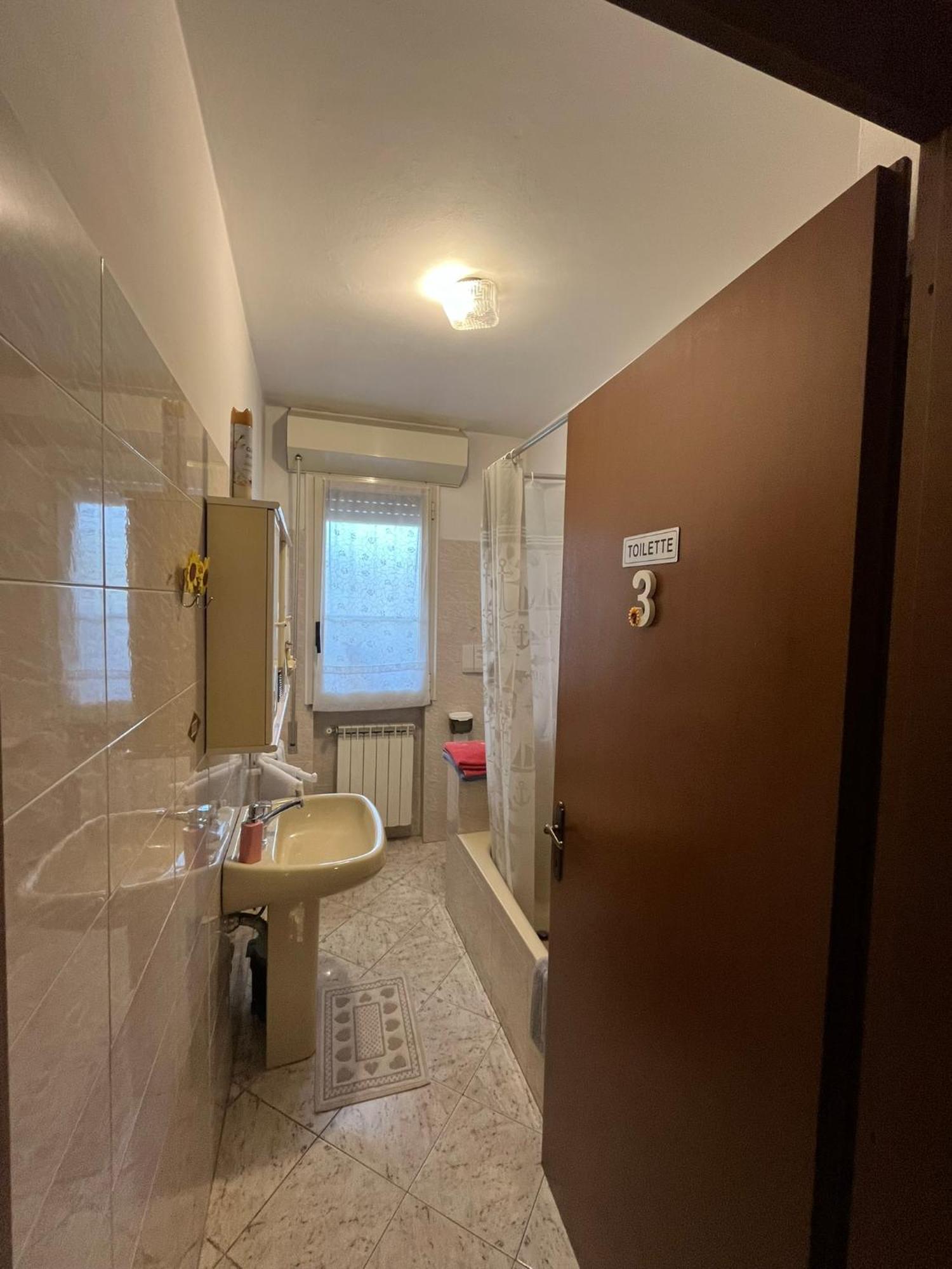 B&B Il Girasole Ortonovo ภายนอก รูปภาพ