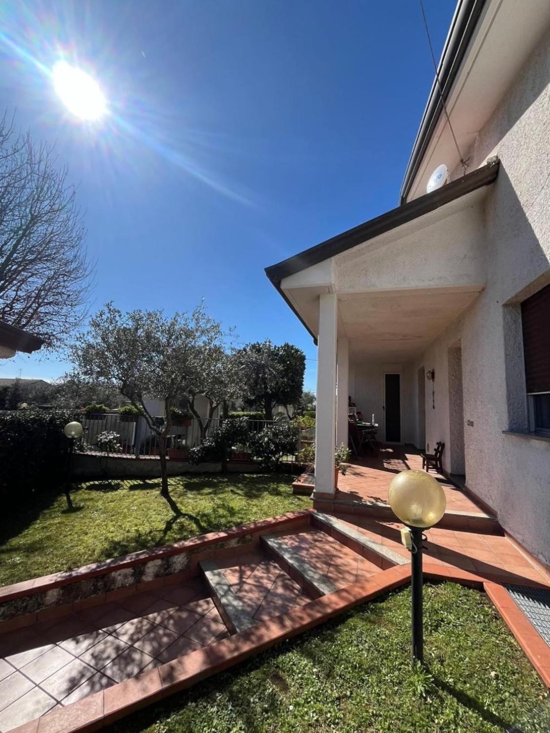 B&B Il Girasole Ortonovo ภายนอก รูปภาพ
