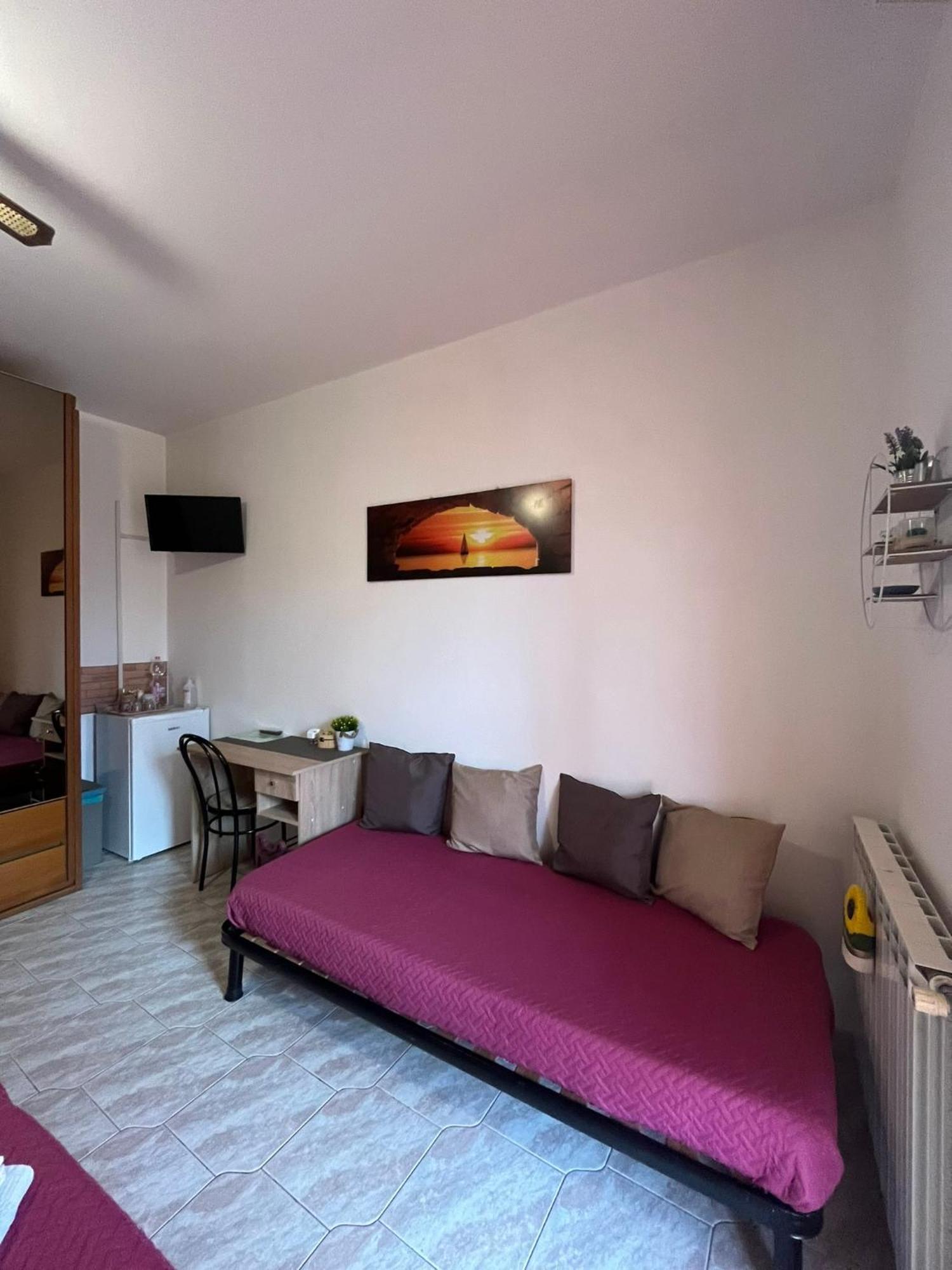 B&B Il Girasole Ortonovo ภายนอก รูปภาพ