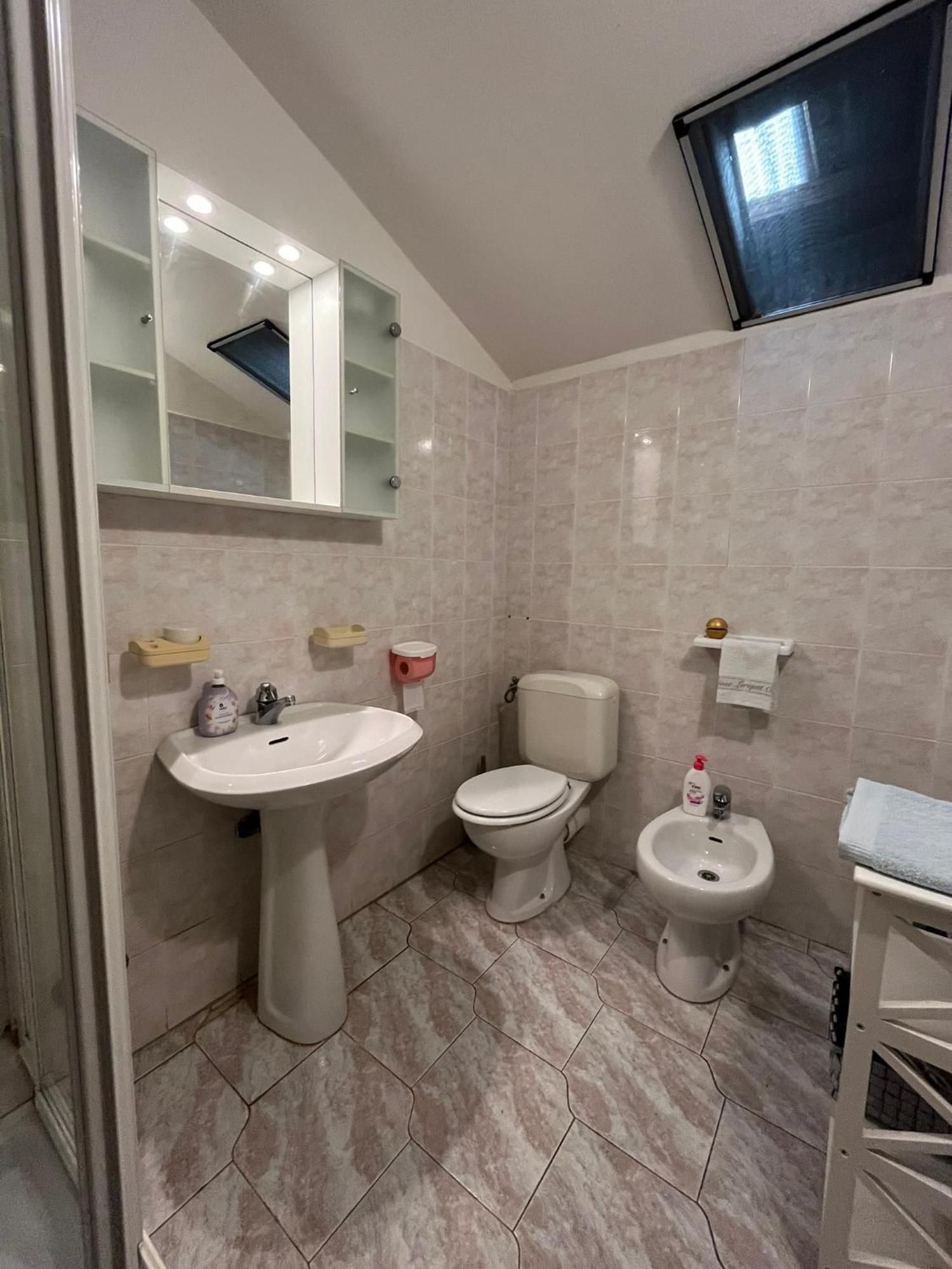 B&B Il Girasole Ortonovo ภายนอก รูปภาพ