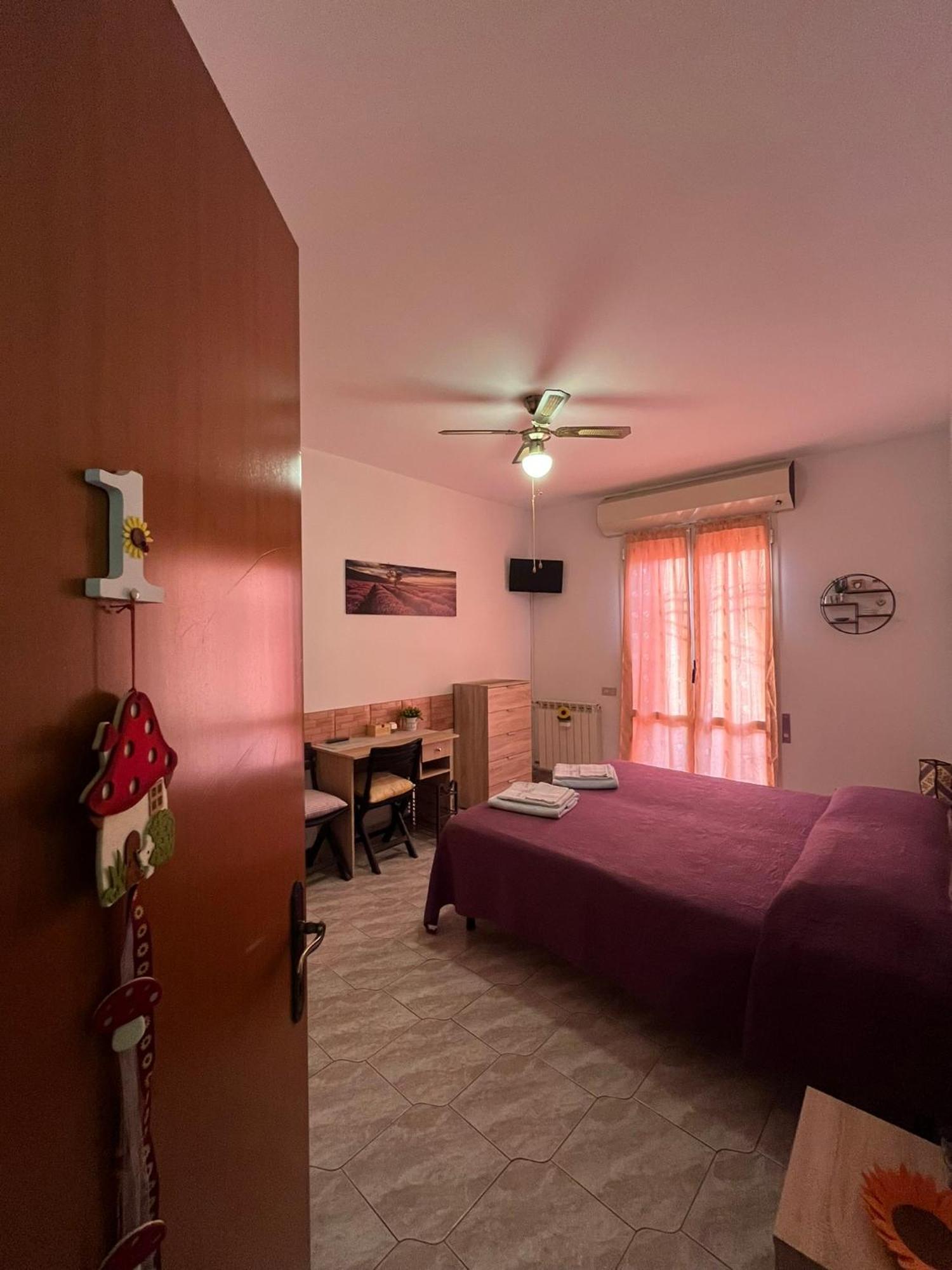B&B Il Girasole Ortonovo ภายนอก รูปภาพ