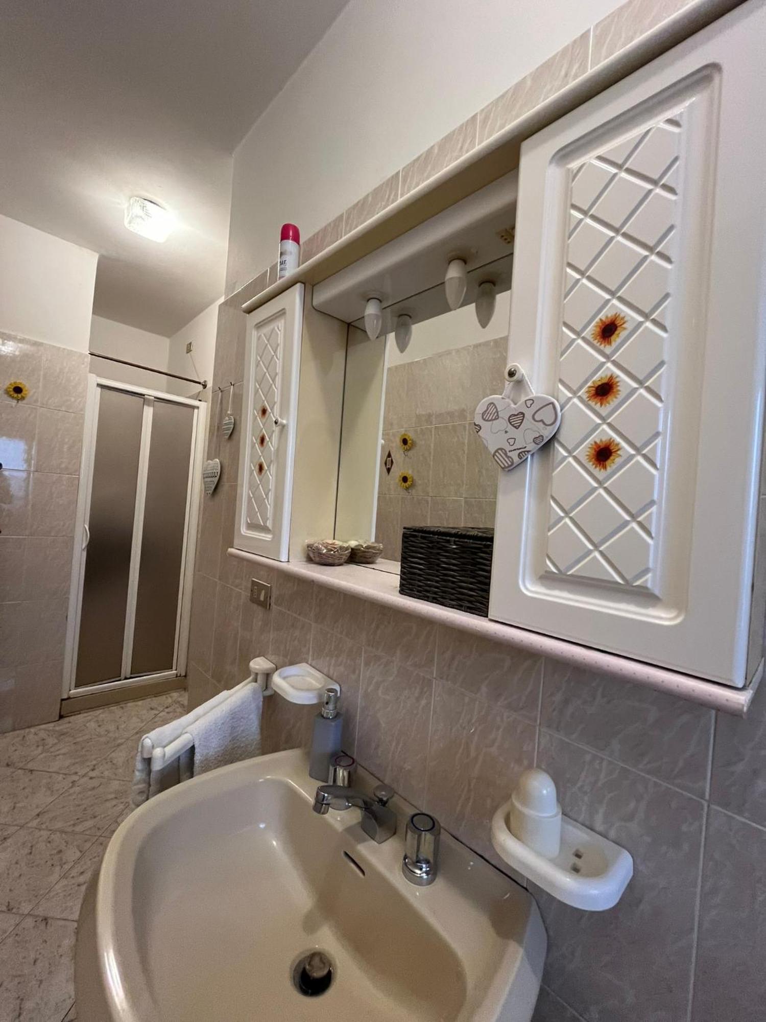 B&B Il Girasole Ortonovo ภายนอก รูปภาพ