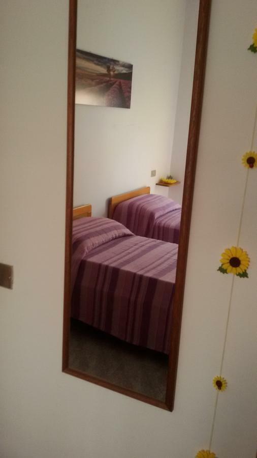 B&B Il Girasole Ortonovo ภายนอก รูปภาพ